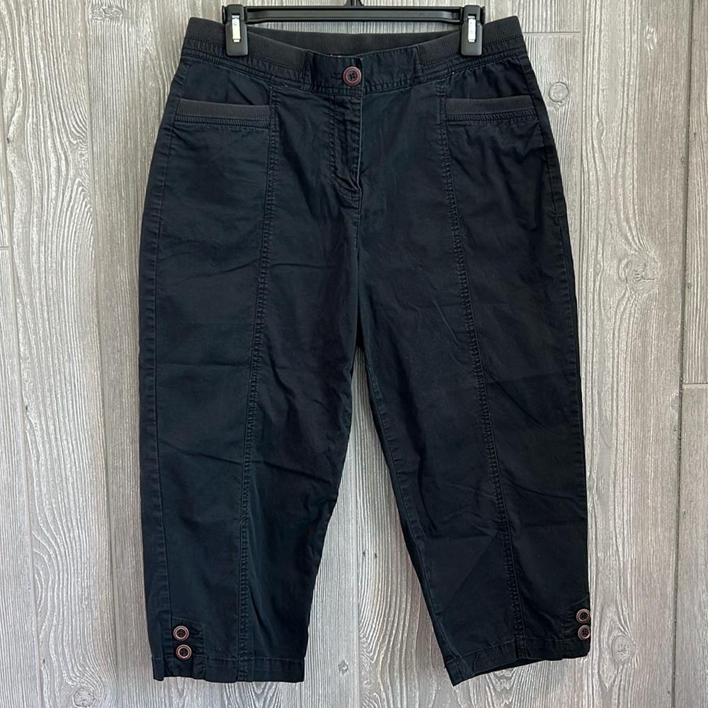 Black capri pants size 10